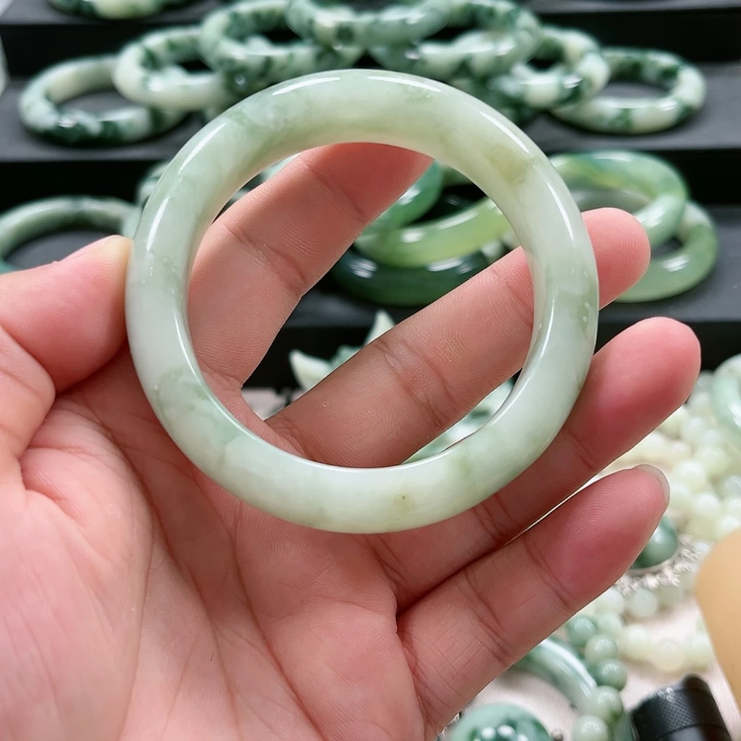 【闪购商品】未镶嵌透闪石-蛇纹石玉手镯玲