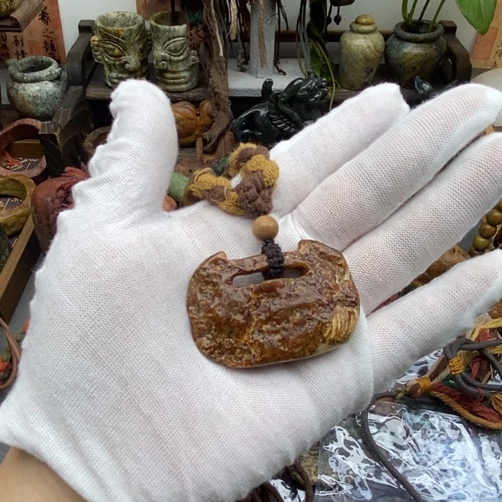 未镶嵌岫岩河磨玉（透闪石质玉）挂件X*B