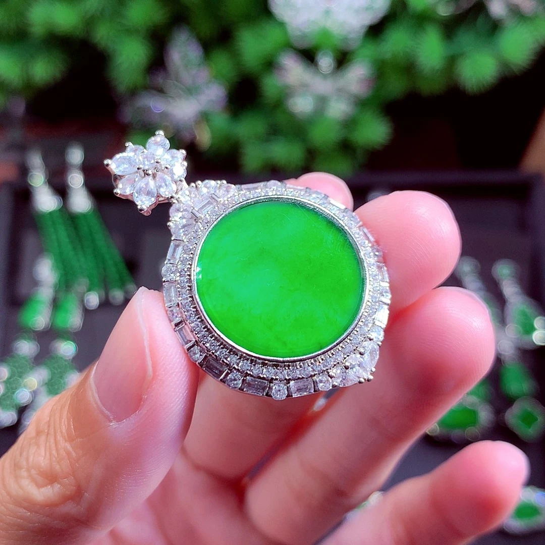 颈饰未镶嵌翡翠天然