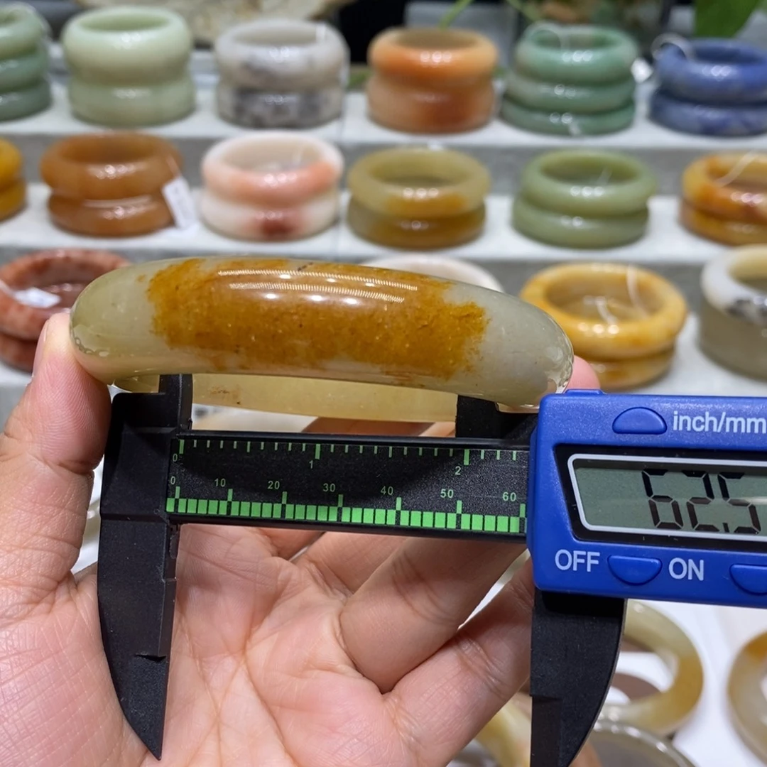 石英岩玉未镶嵌手镯