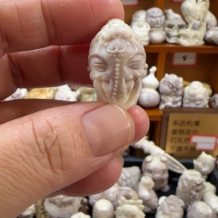 非金属配饰鹿角雕刻小象