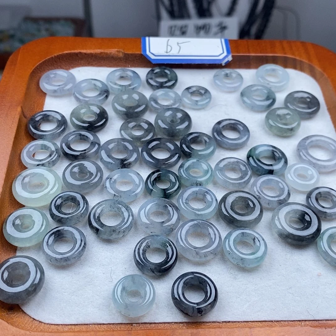 翡翠颈饰未镶嵌乌鸡甜甜圈1个