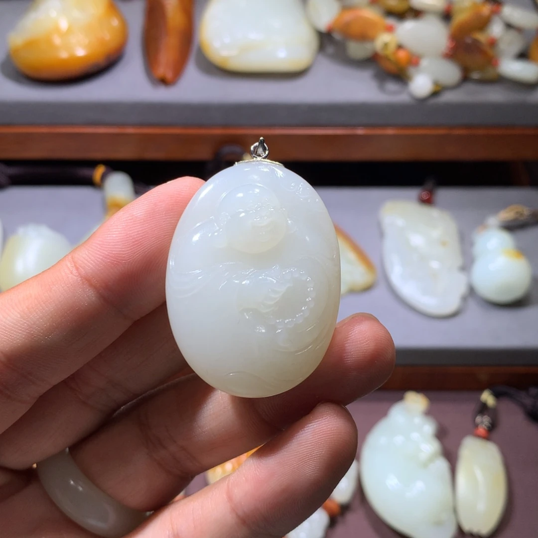 老***多和田玉未镶嵌颈饰