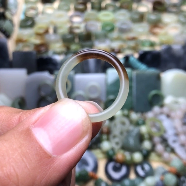 和田玉颈饰未镶嵌野*”