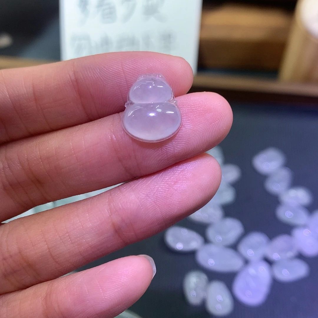 翡翠未镶嵌颈饰冰葫芦