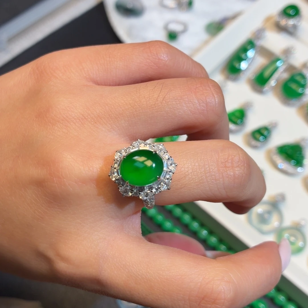 翡翠18K金镶嵌戒指006冰绿蛋面