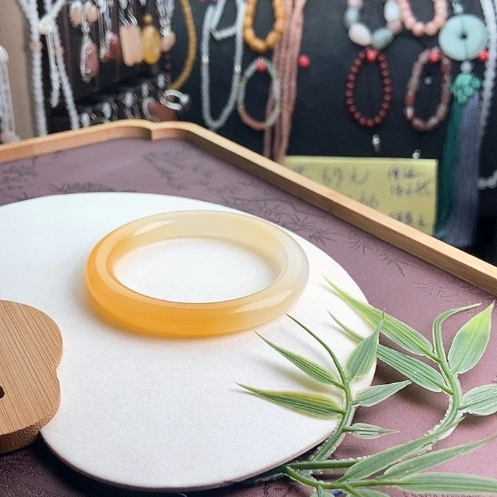 石英质玉手镯未镶嵌