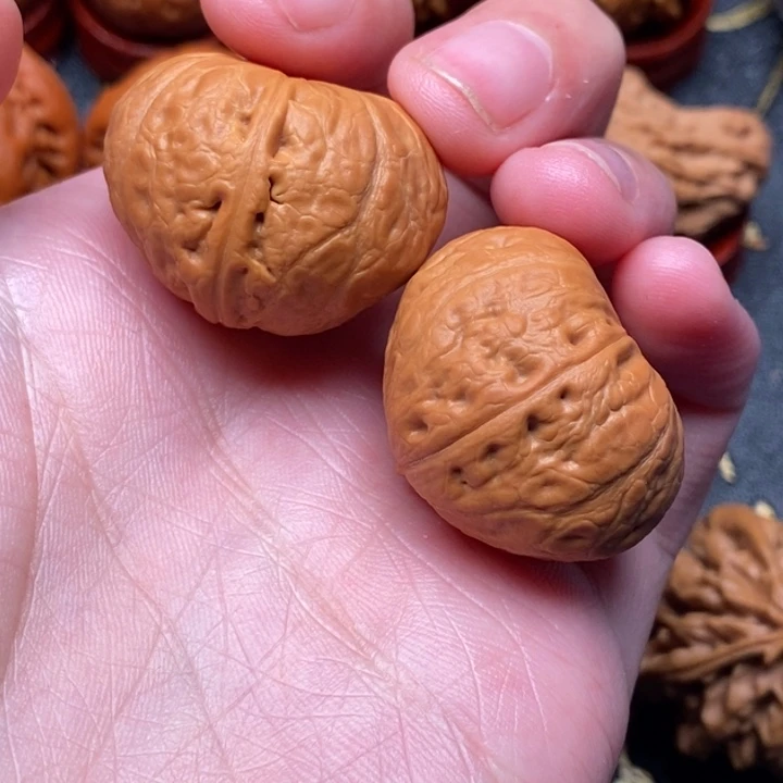 文玩核桃吊坠小桃心