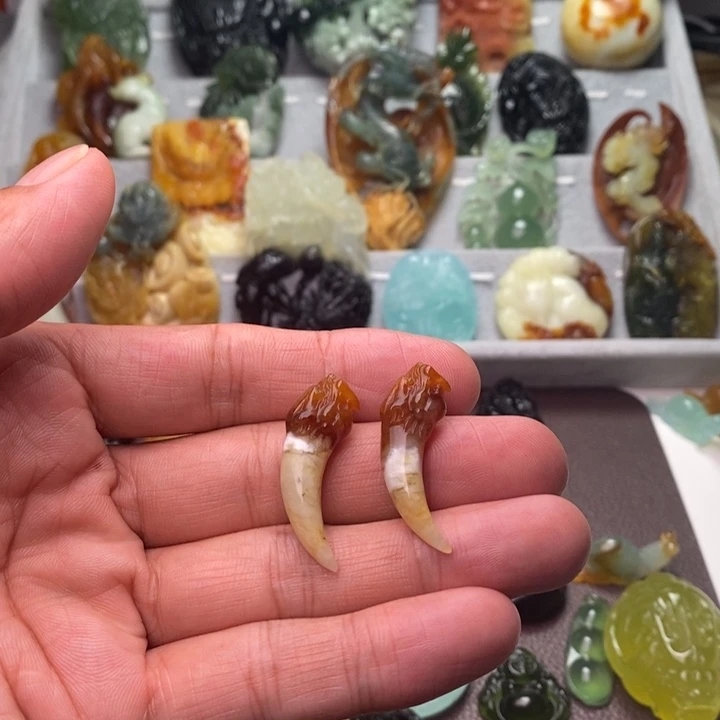 紫***阙蛇纹石玉未镶嵌颈饰