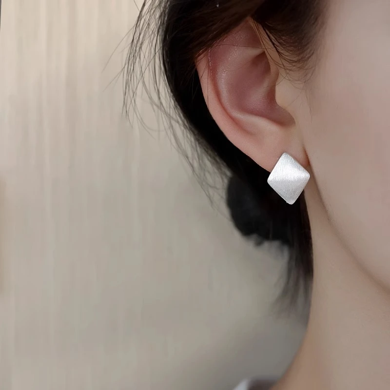 韩版菱形拉丝耳扣女2025新款小众气质ins风拉丝耳钉菱形方块耳饰
