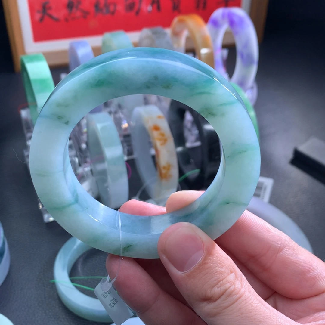 应***有定制翡翠未镶嵌手镯