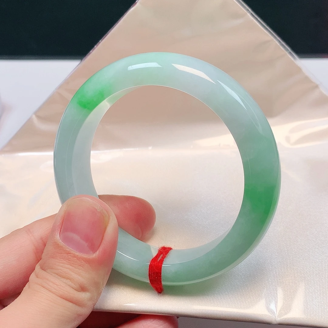 翡翠未镶嵌手镯1956