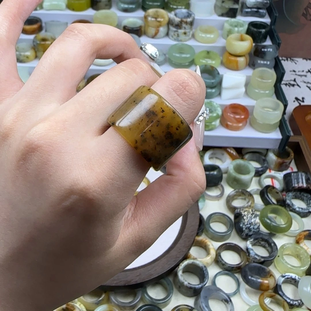 蛇纹石玉未镶嵌内径18.5