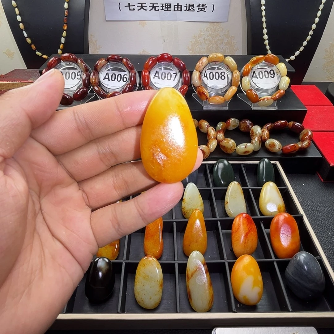 和田玉未镶嵌吊坠(赠链)
