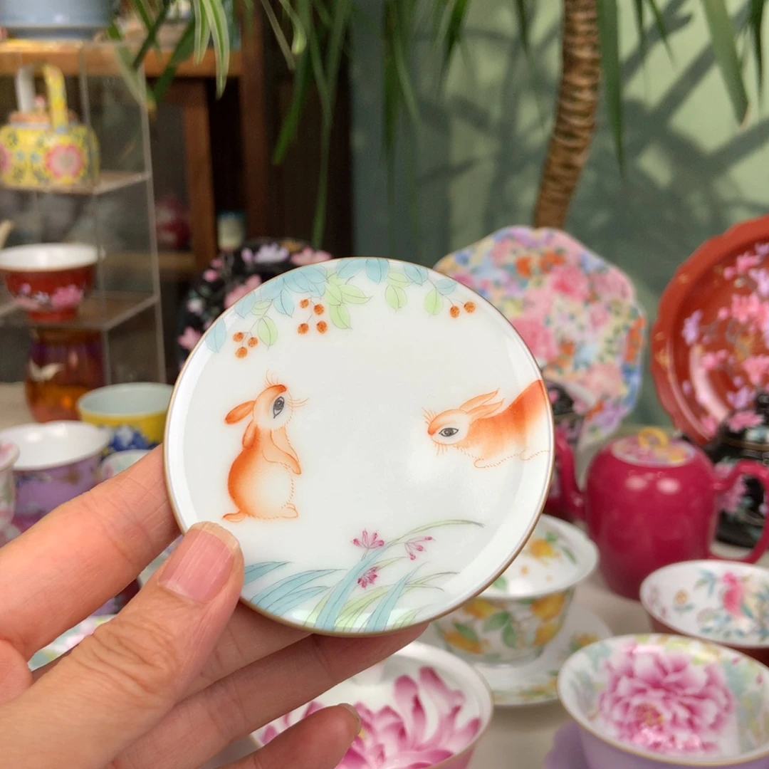 胭脂红兔子盖置手工手绘