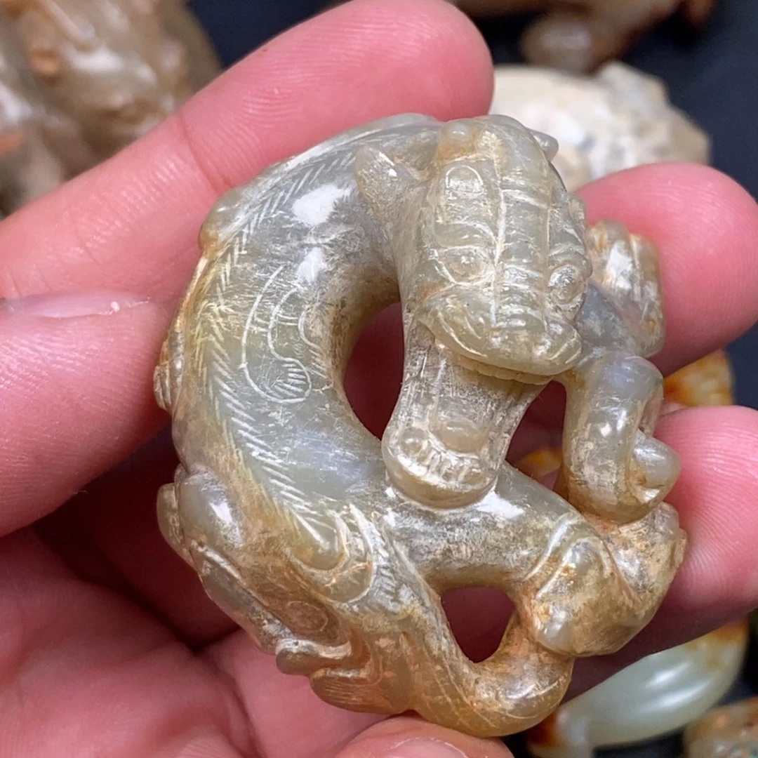 和田玉（糖玉）未镶嵌挂件杨**柳