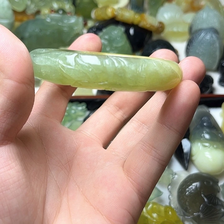 未镶嵌蛇纹石玉颈饰水****合