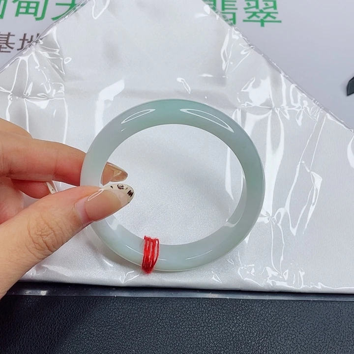 锦***婆未镶嵌手镯翡翠冰胶条