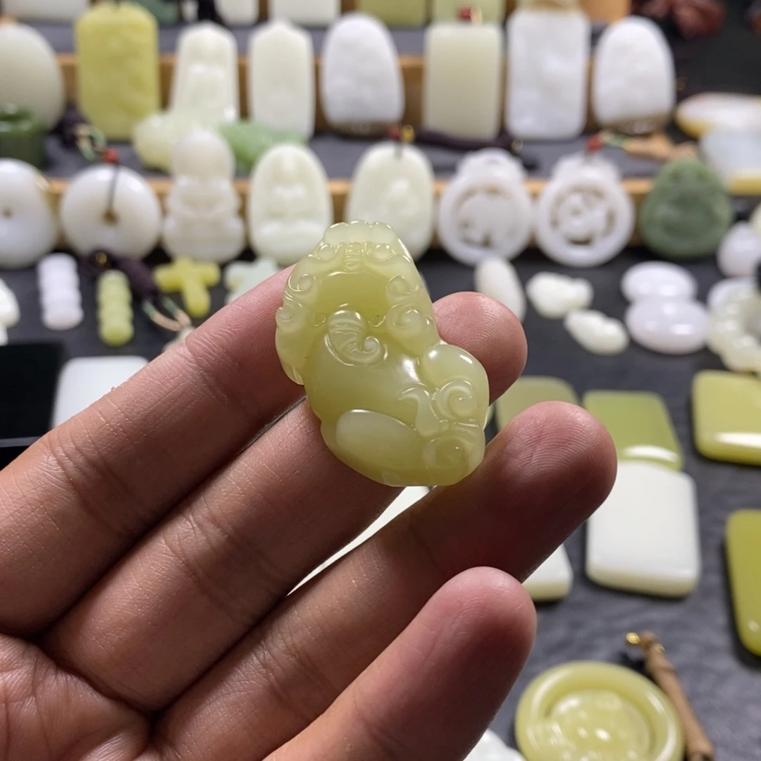 和田玉未镶嵌颈饰