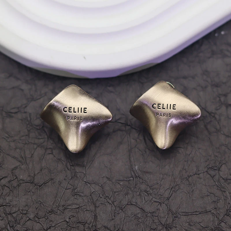 铜合金耳饰 法式简约字母浅金色耳环冷淡风轻奢气质高级感复古