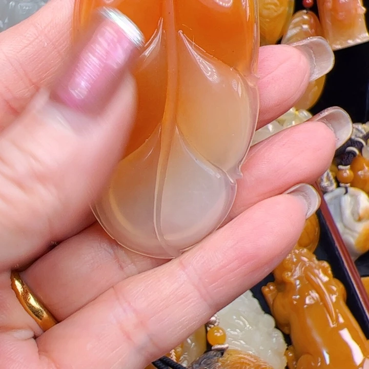 石英质玉（黄龙玉）合金颈饰