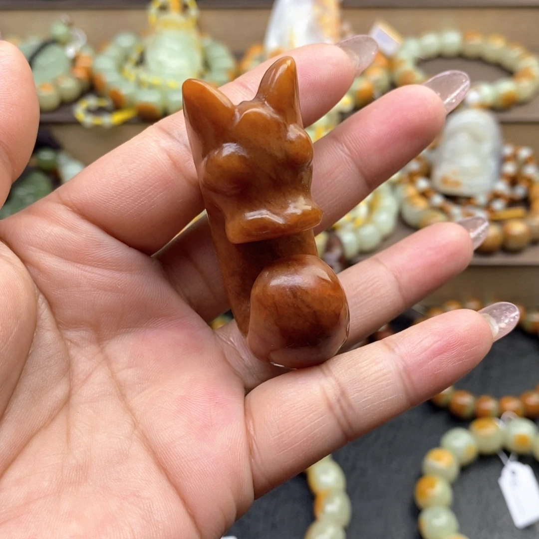 透闪石质玉未镶嵌颈饰