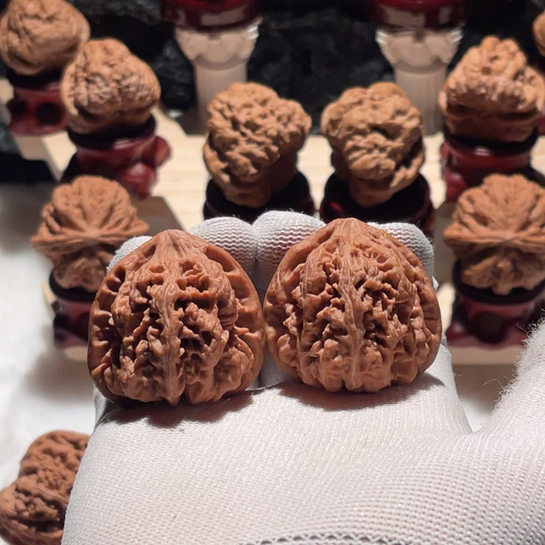 文玩核桃吊坠全品红皮三角大粗筋核桃尺寸42