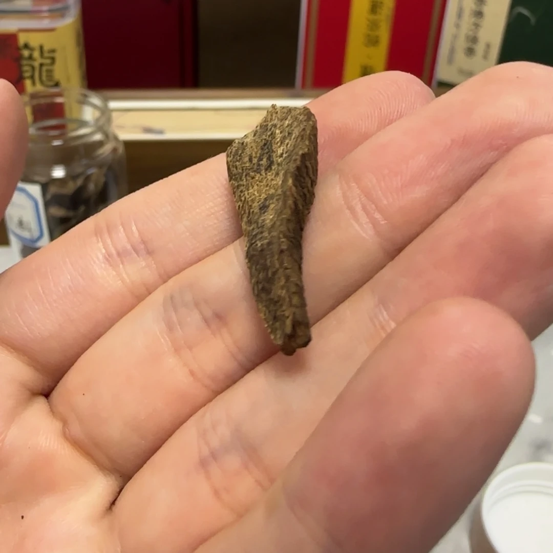 海南沉水老料沉香0.8克