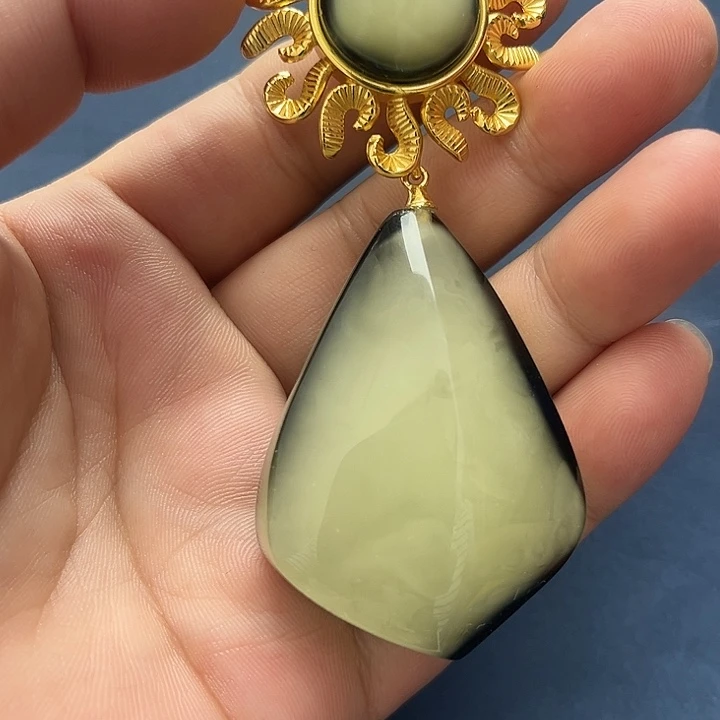 琥珀未镶嵌裸石吊坠