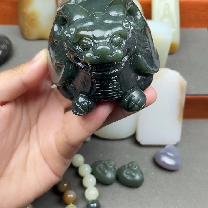 和田玉未镶嵌把件