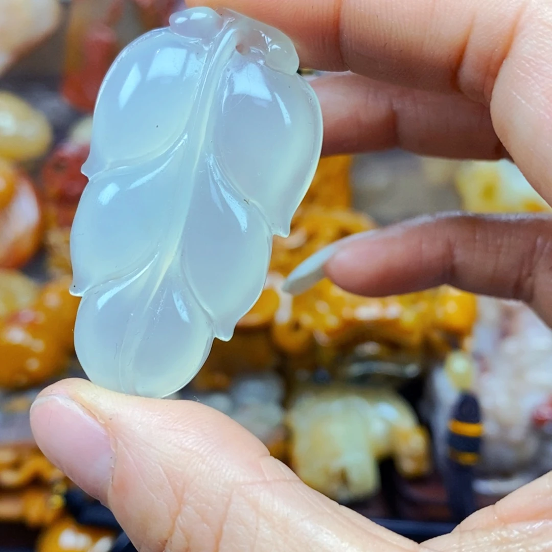 石英质玉（黄龙玉）未镶嵌颈饰