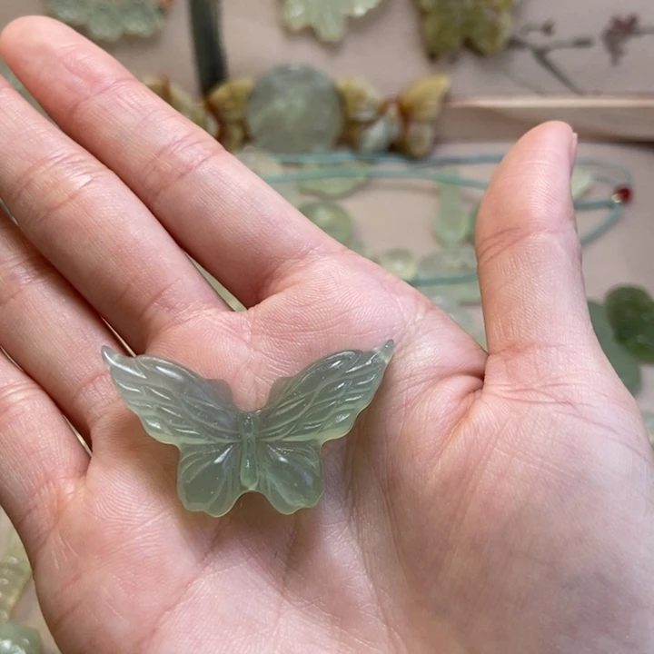 蛇纹石玉未镶嵌颈饰