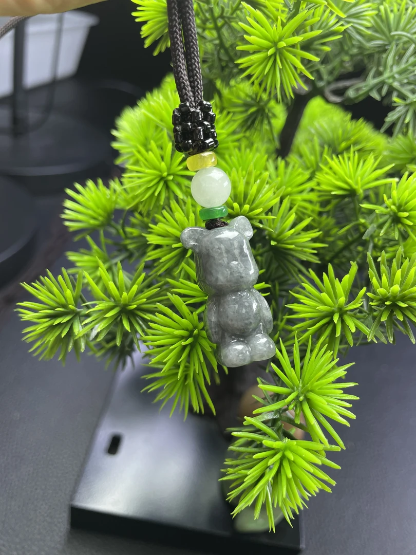 玉德人—天然翡翠A货精美乌鸡暴力熊吊坠多样性发一件