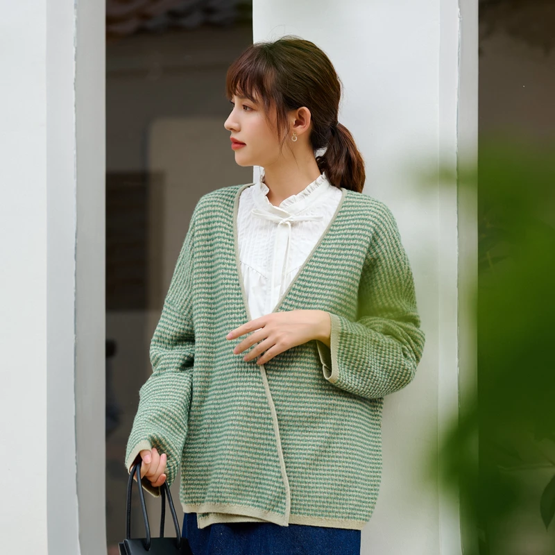 梭家  ｜新羽｜  羊毛v领系带立体提花针织开衫