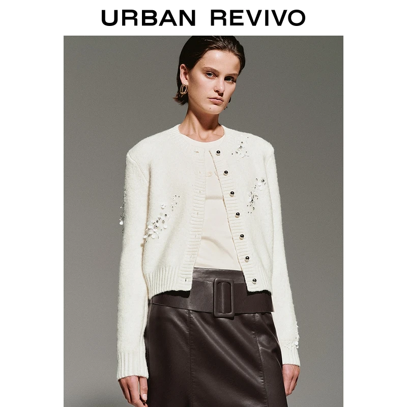 UR2025冬季新款女装流光风珠片装饰纽扣针织开衫UWM950131