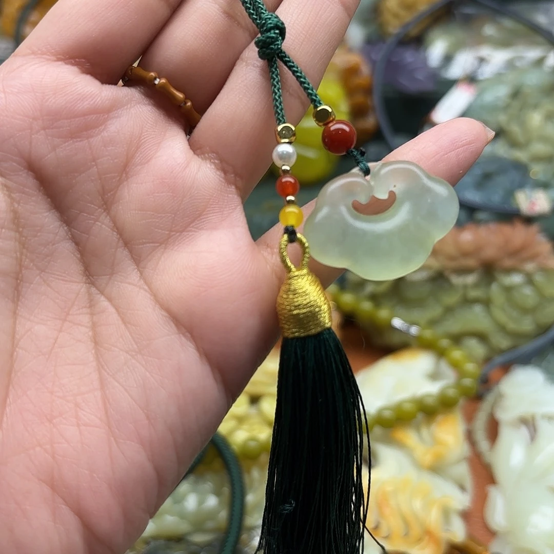 蛇纹石玉未镶嵌吊坠