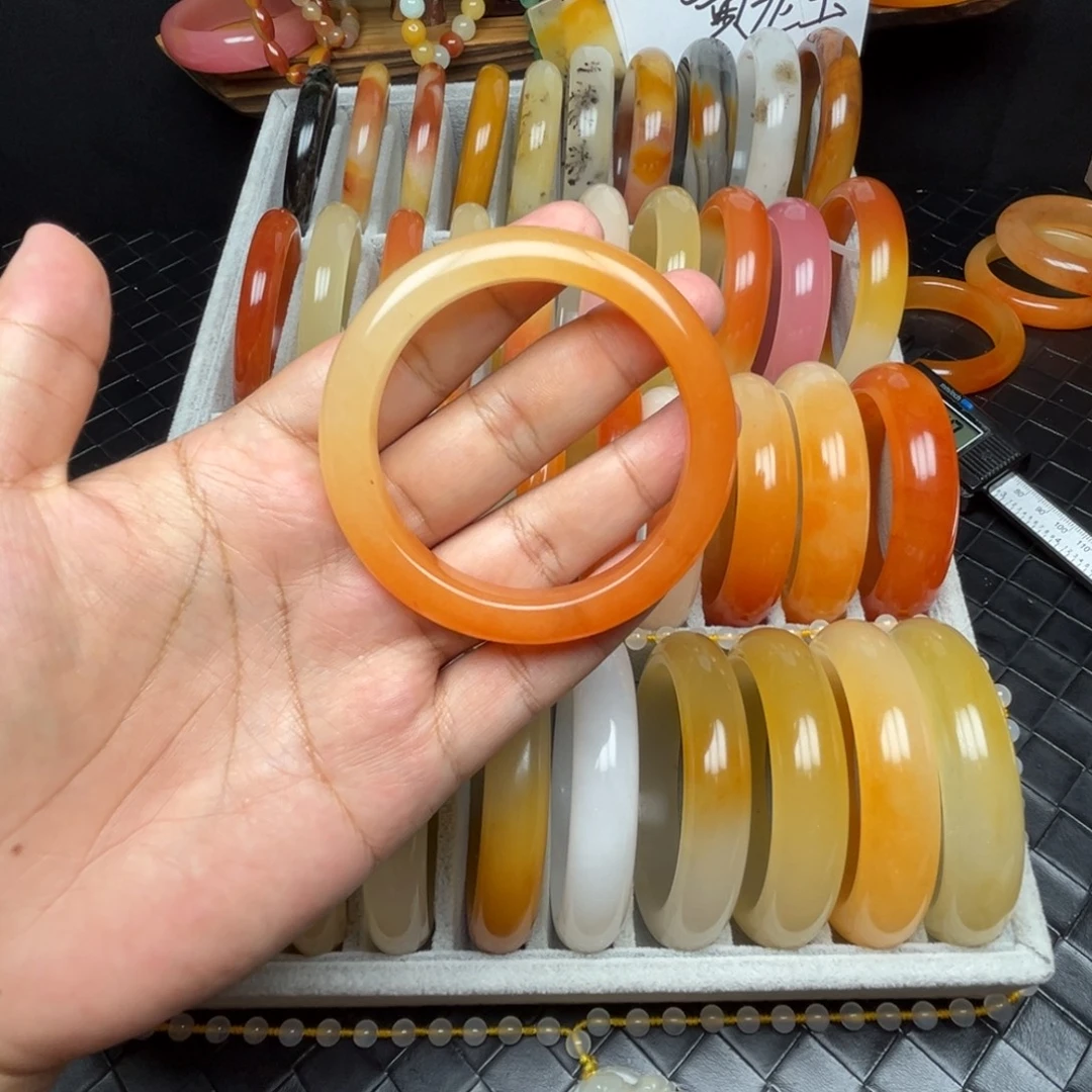 千****未镶嵌石英质玉（黄龙玉）手镯