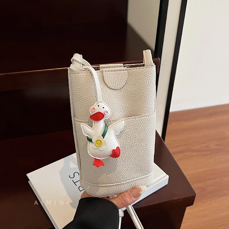 高级感软皮水桶包女手机小包2025新款洋气百搭散步逛街迷你斜挎包