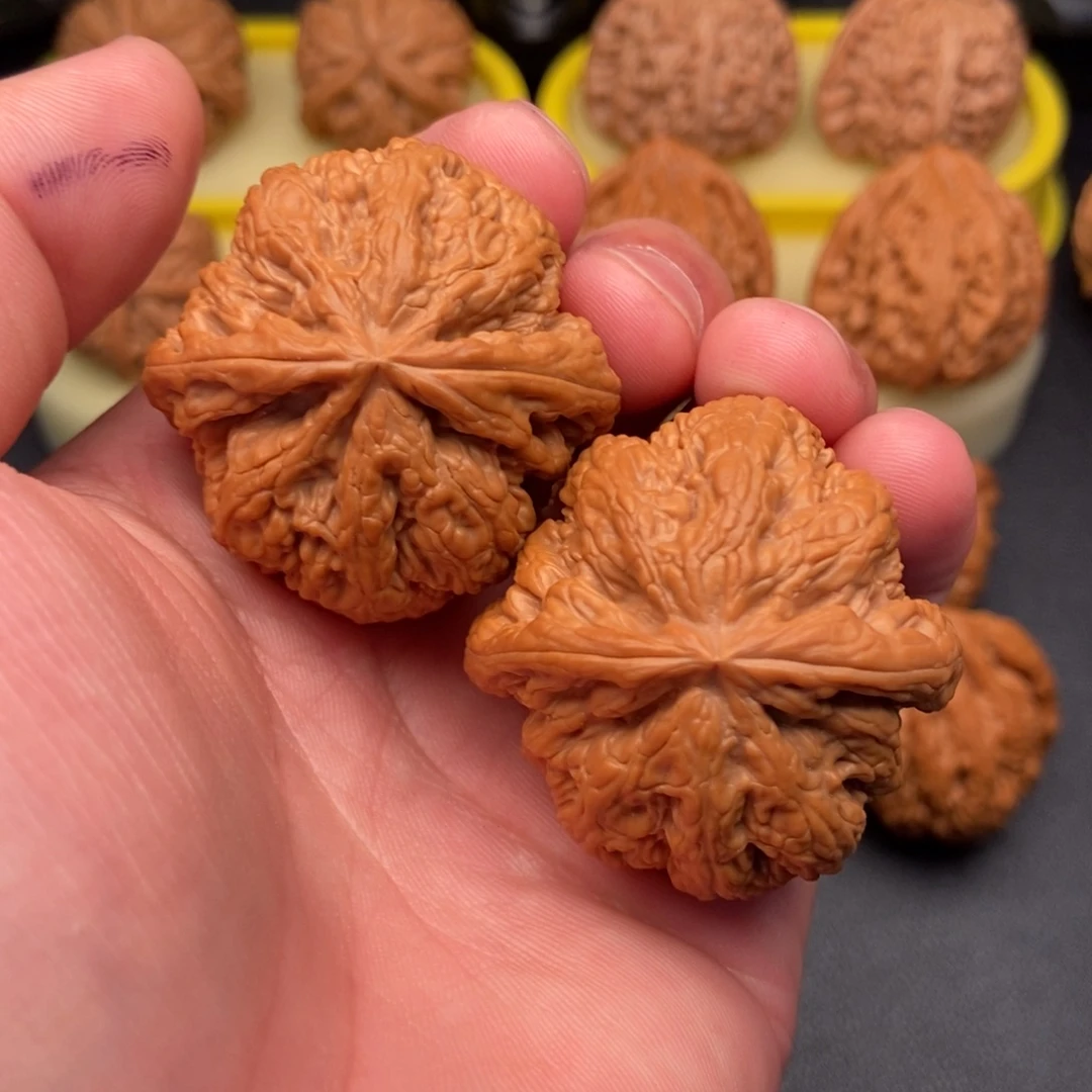 文玩核桃把件毕业小球筋40