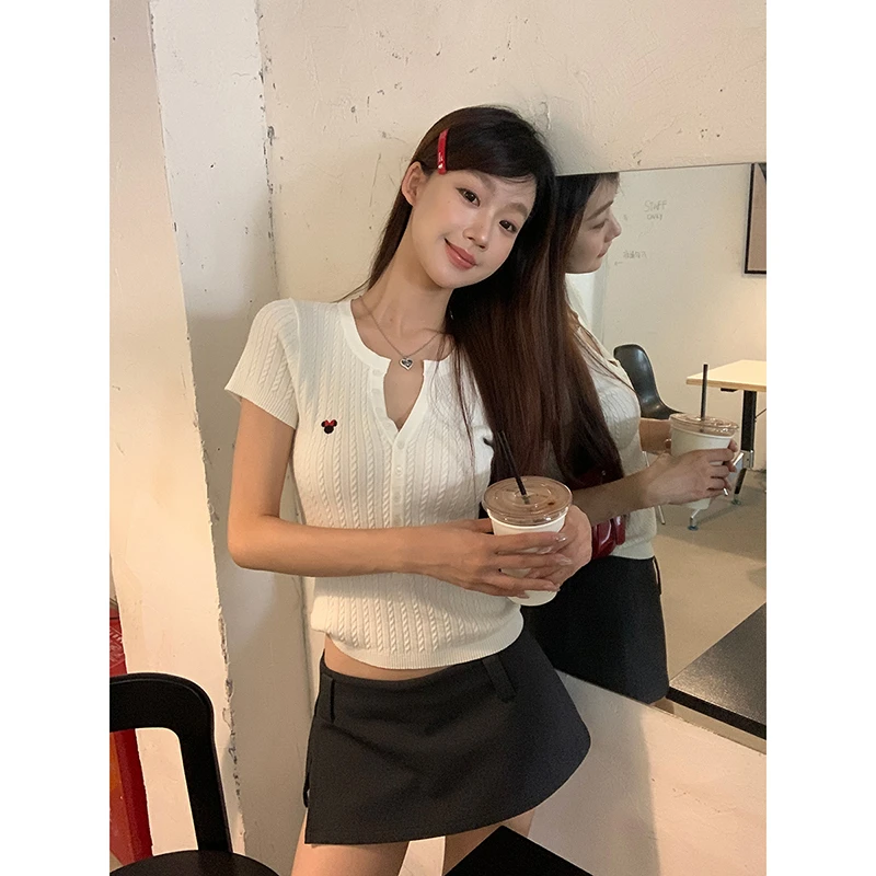 【米奇妙妙屋】夏季韩系甜辣显瘦百搭V领设计针织衫2025-015