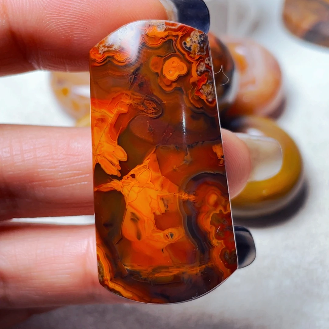 未镶嵌颈饰玛瑙/玉髓梁*斌