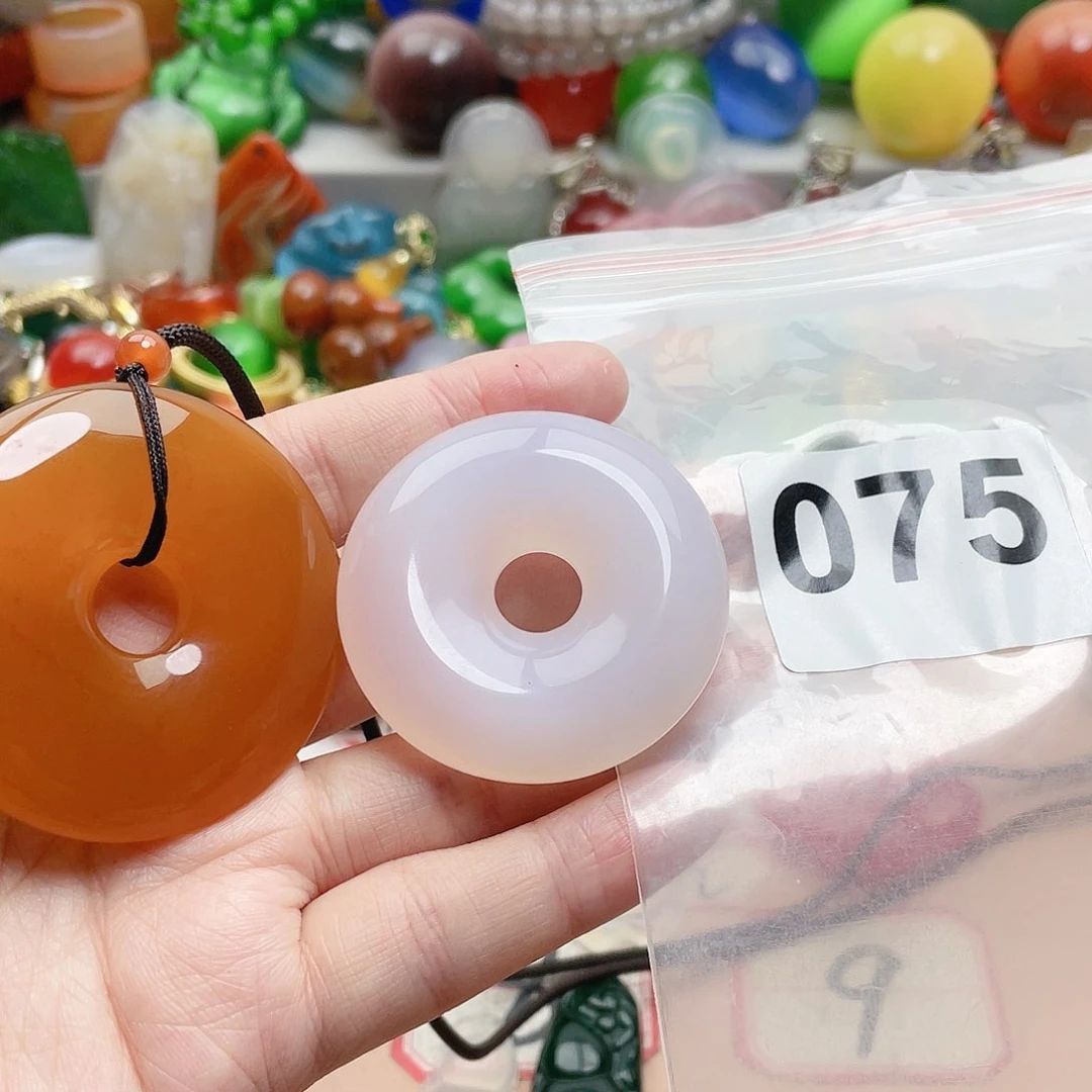 合金颈饰玛瑙/玉髓K****i