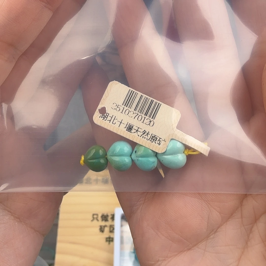 莲***鱼绿松石未镶嵌珠宝奇石