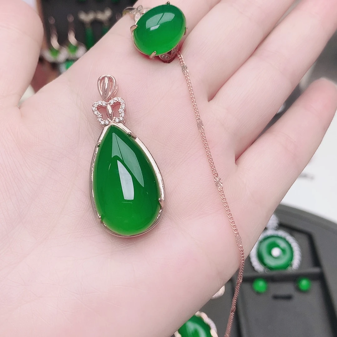 佑***佑玛瑙/玉髓未镶嵌颈饰