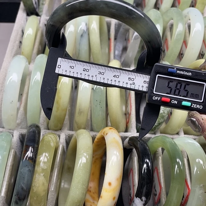 蛇纹石玉未镶嵌手镯209