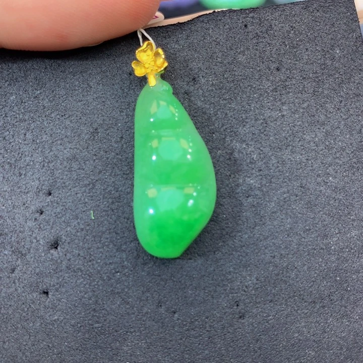 翡翠挂件18K金镶嵌翡翠