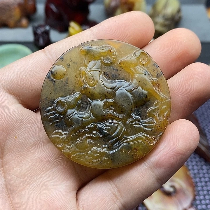 蛇纹石玉未镶嵌颈饰