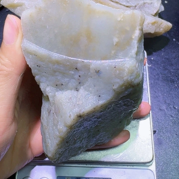 未镶嵌和田玉（糖玉）珠宝半成品