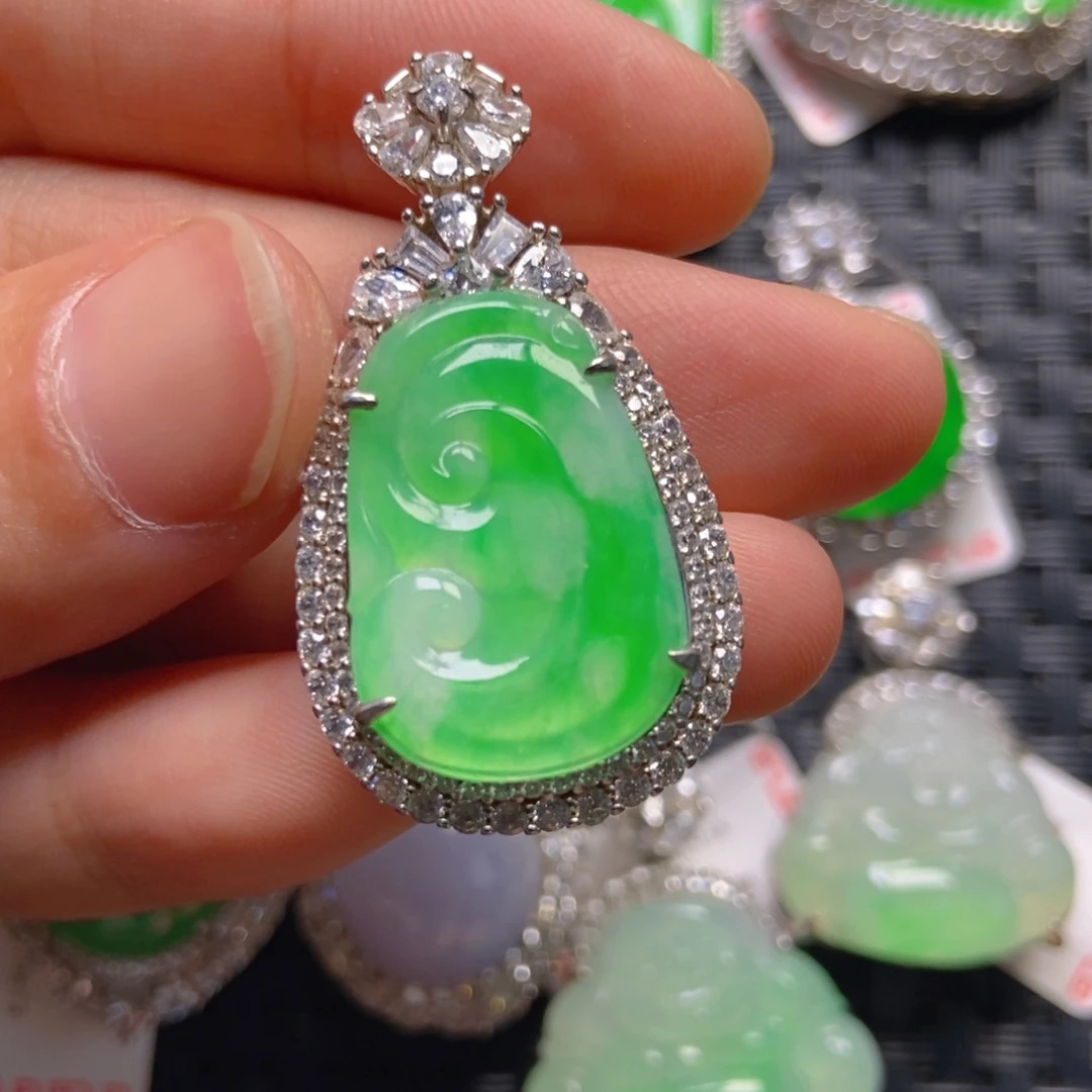 翡翠银S925镶嵌颈饰如意吊坠