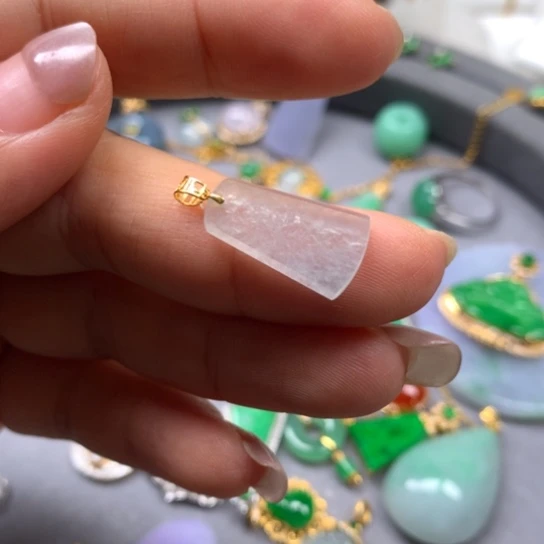 颈饰18K金镶嵌翡翠